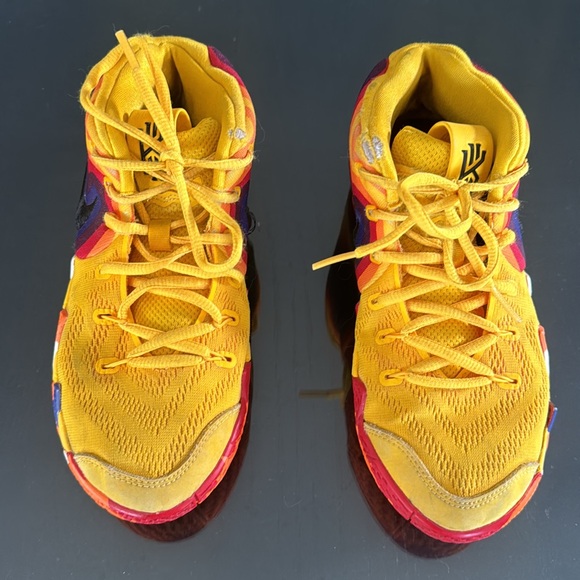 Nike Kyrie Kids Basketball Shoes - Picture 2 of 6